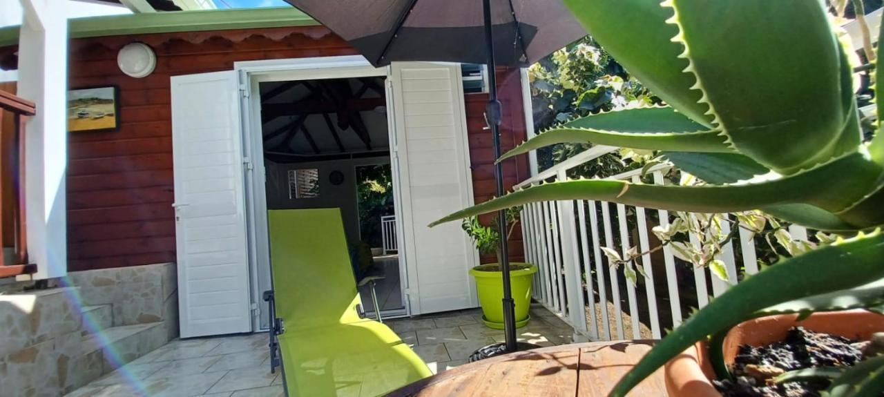Gite Mamour - Charmant Petit Bungalow A Decouvrir Baillif Dış mekan fotoğraf
