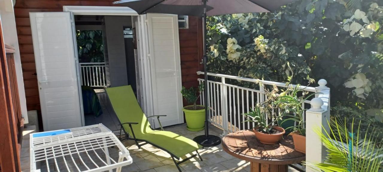 Gite Mamour - Charmant Petit Bungalow A Decouvrir Baillif Dış mekan fotoğraf