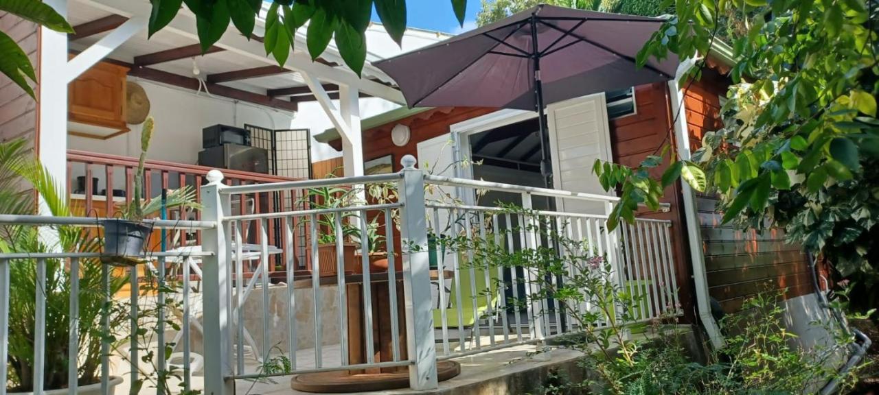 Gite Mamour - Charmant Petit Bungalow A Decouvrir Baillif Dış mekan fotoğraf